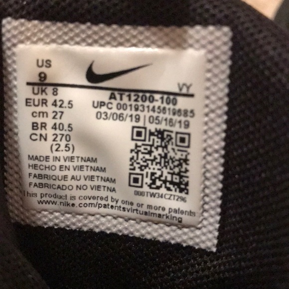 Basketball Shoes - Picture 7 of 7